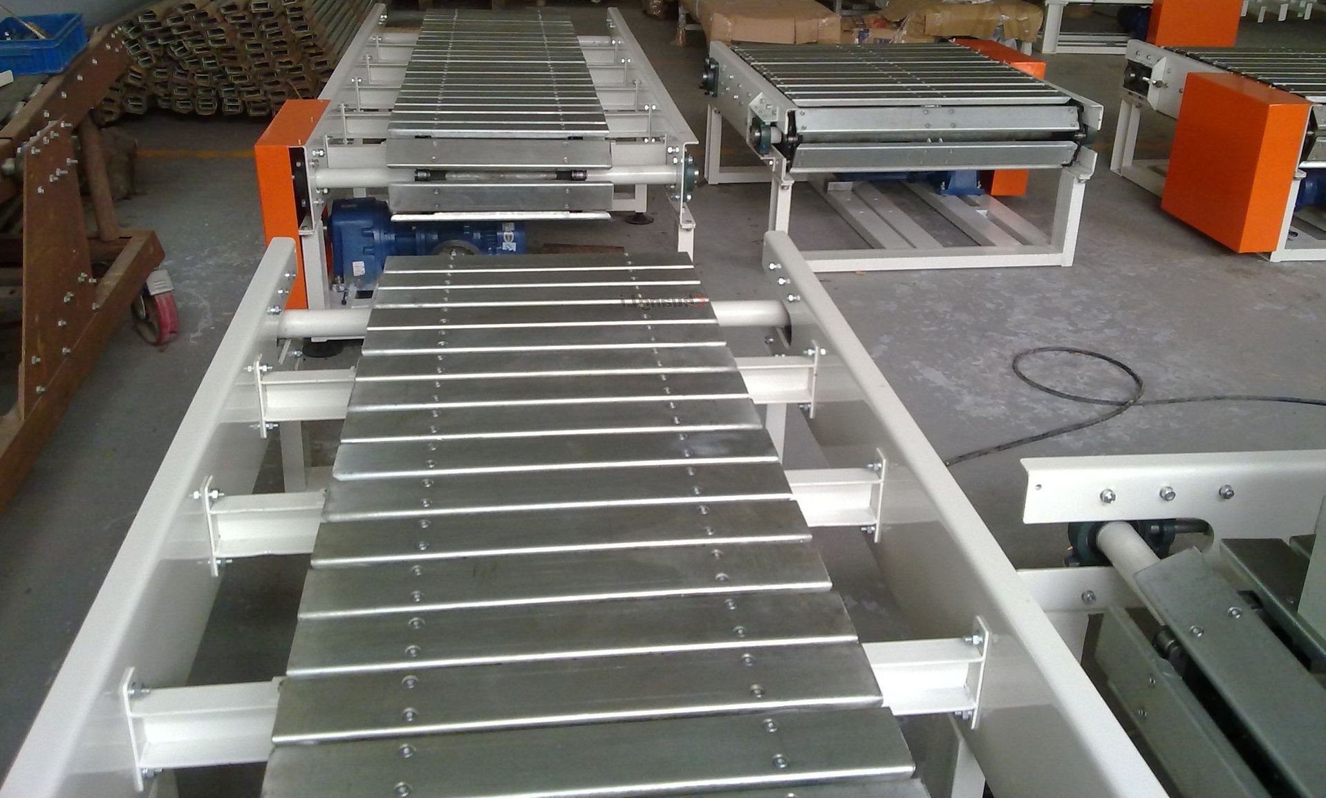 板鏈裝配流水線.jpg 板鏈裝配流水線.jpg