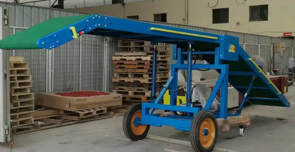 裝車濰坊皮帶輸送機(jī).jpg 裝車濰坊皮帶輸送機(jī).jpg