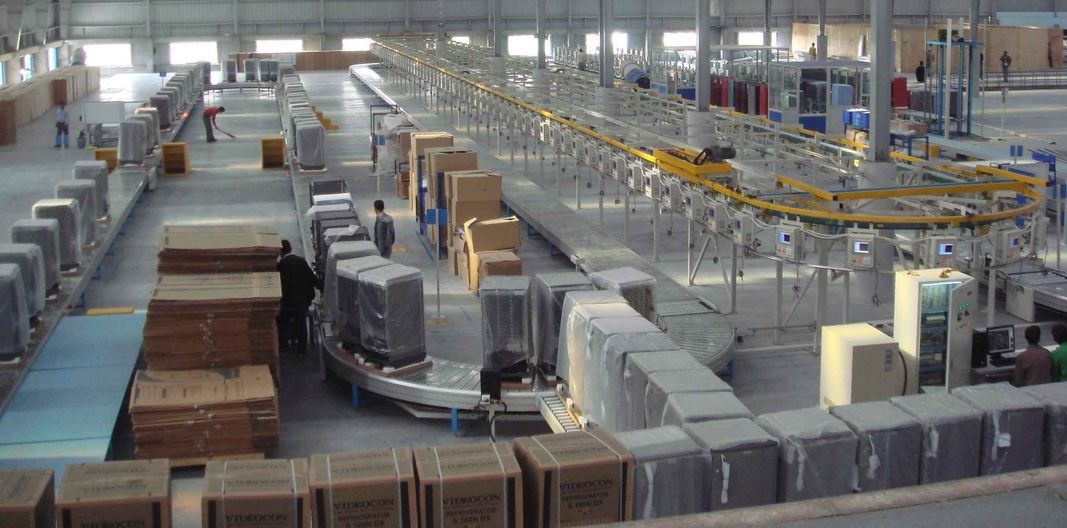 家電生產中的鏈板輸送機.jpg 家電生產中的鏈板輸送機.jpg