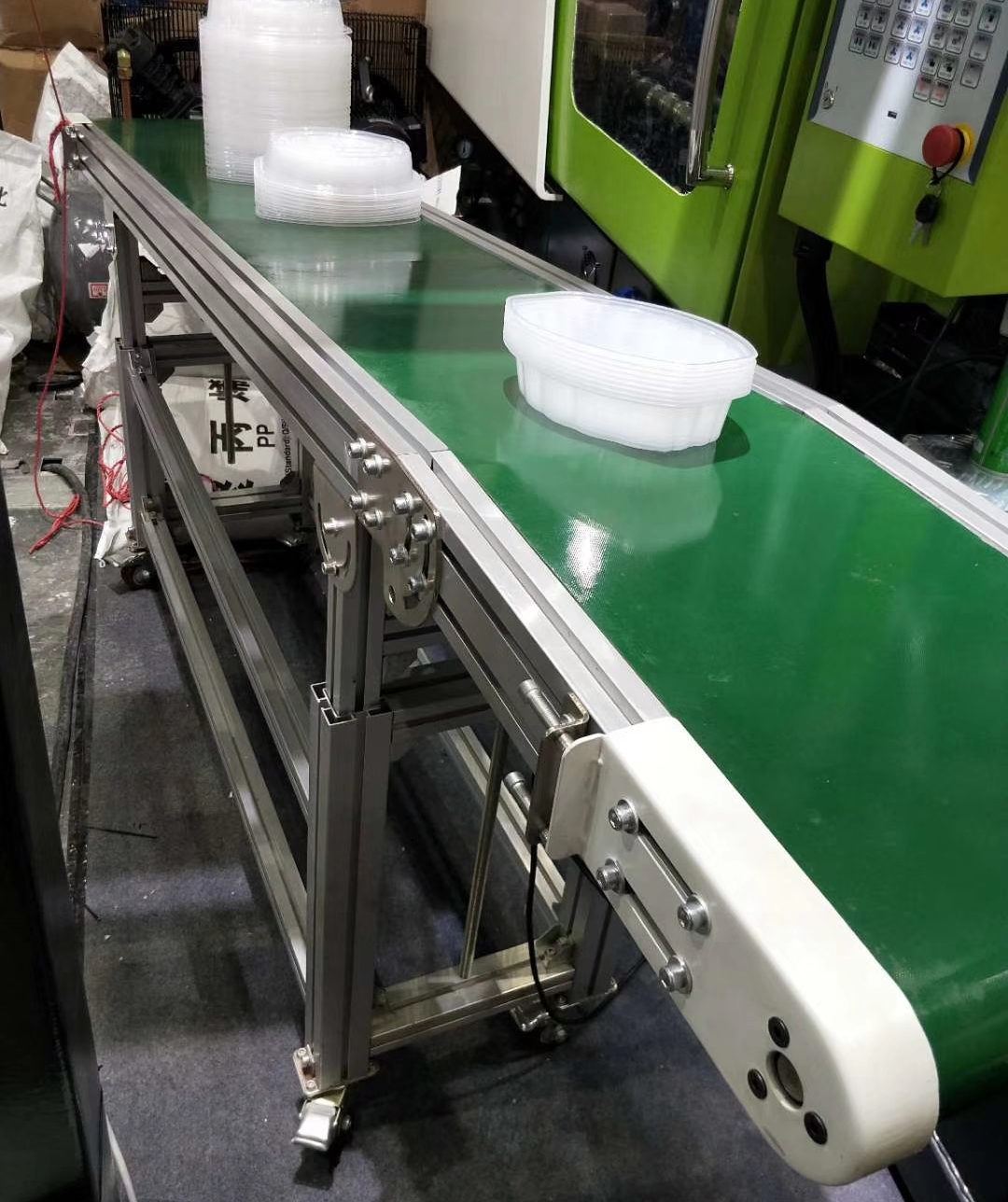 鋁型材輸送機設(shè)備.jpg 鋁型材輸送機設(shè)備.jpg