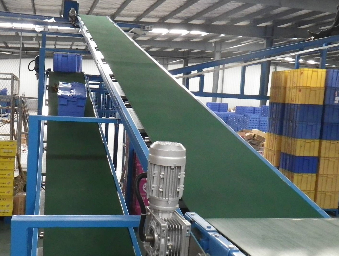 青島皮帶輸送機.jpg 青島皮帶輸送機.jpg